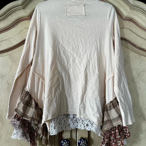 NWT Bluevelvet Blue Velvet Ruffle Lace bottom Long Sleeve Top size medium - Picture 3 of 4